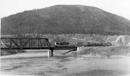 http://pnrarchive.org/WWA_ShortLinePhotos01/WWASL-A0056.jpg