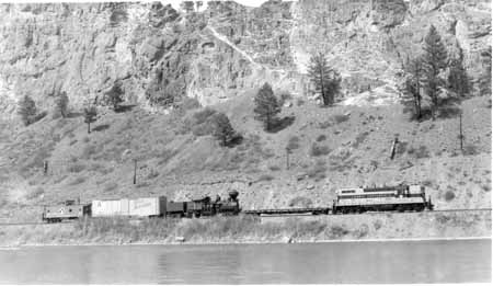http://pnrarchive.org/WWA_ShortLinePhotos01/WWASL-A0066.jpg